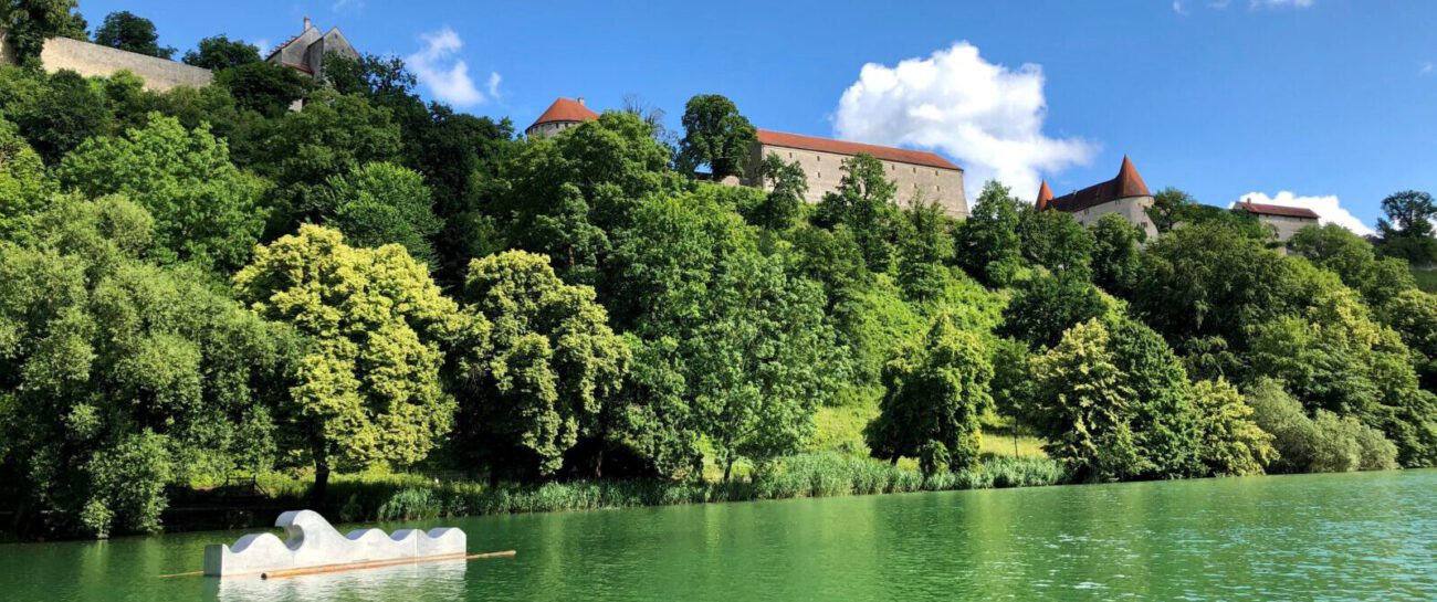 Wöhrsee mit Burg © Stadt Burghausen Wöhrsee mit Burg © Stadt Burghausen