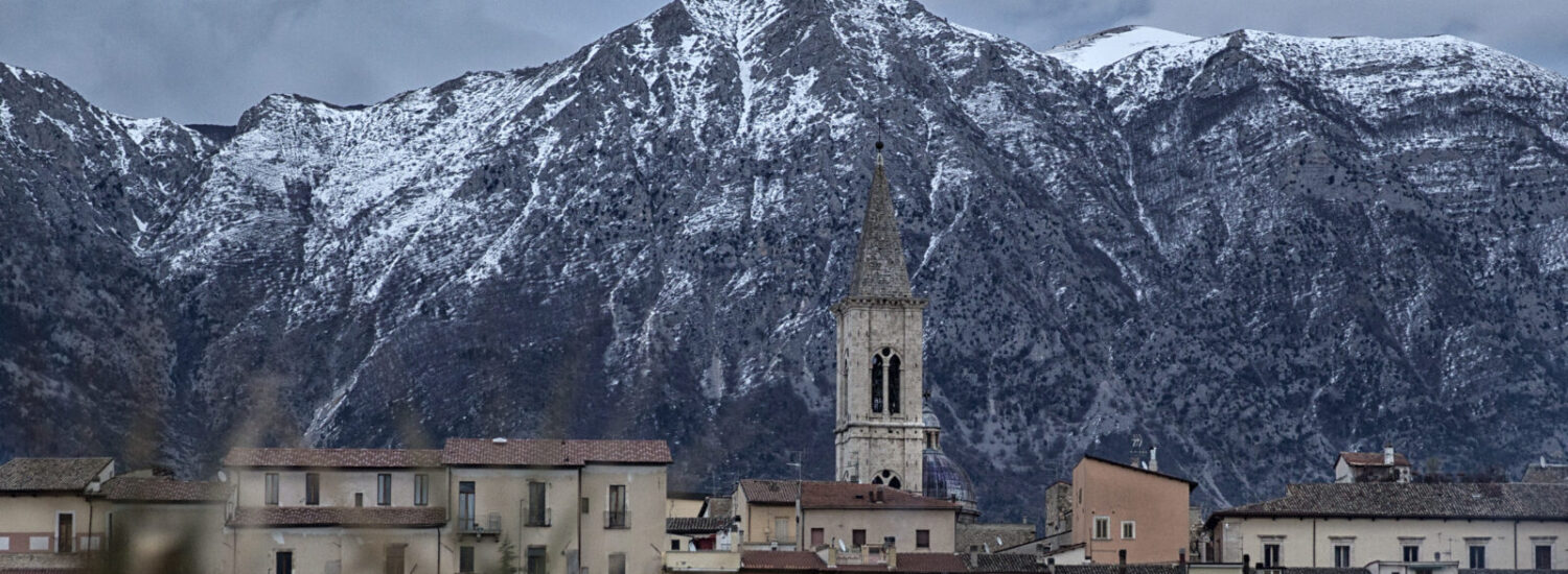 Sulmona mit Bergen im Hintergrund © Umberto D'Erano / Touristik Sulmona