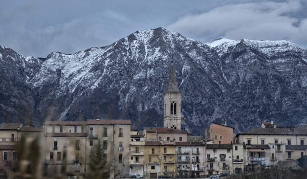 Sulmona mit Bergen im Hintergrund © Umberto D'Erano / Touristik Sulmona