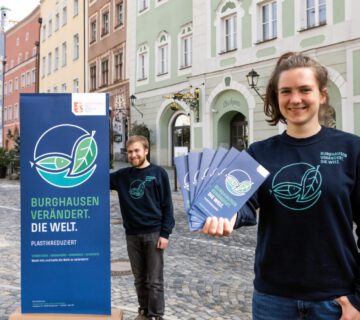 FÖJler mit Burghausen verändert. Die Welt. Poster und Flyer © Stadt Burghausen