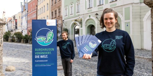 FÖJler mit Burghausen verändert. Die Welt. Poster und Flyer © Stadt Burghausen