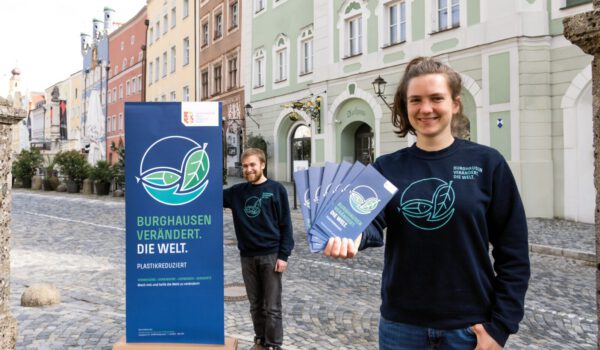 FÖJler mit Burghausen verändert. Die Welt. Poster und Flyer © Stadt Burghausen