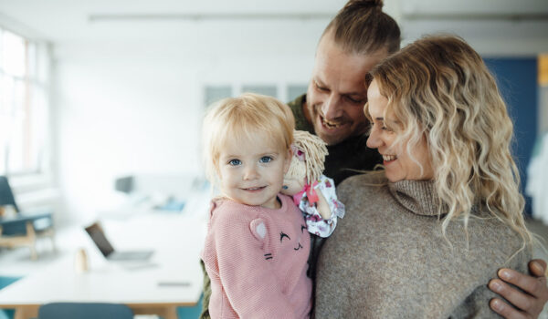 Eltern mit Kind © Westend61 / Gustafsson