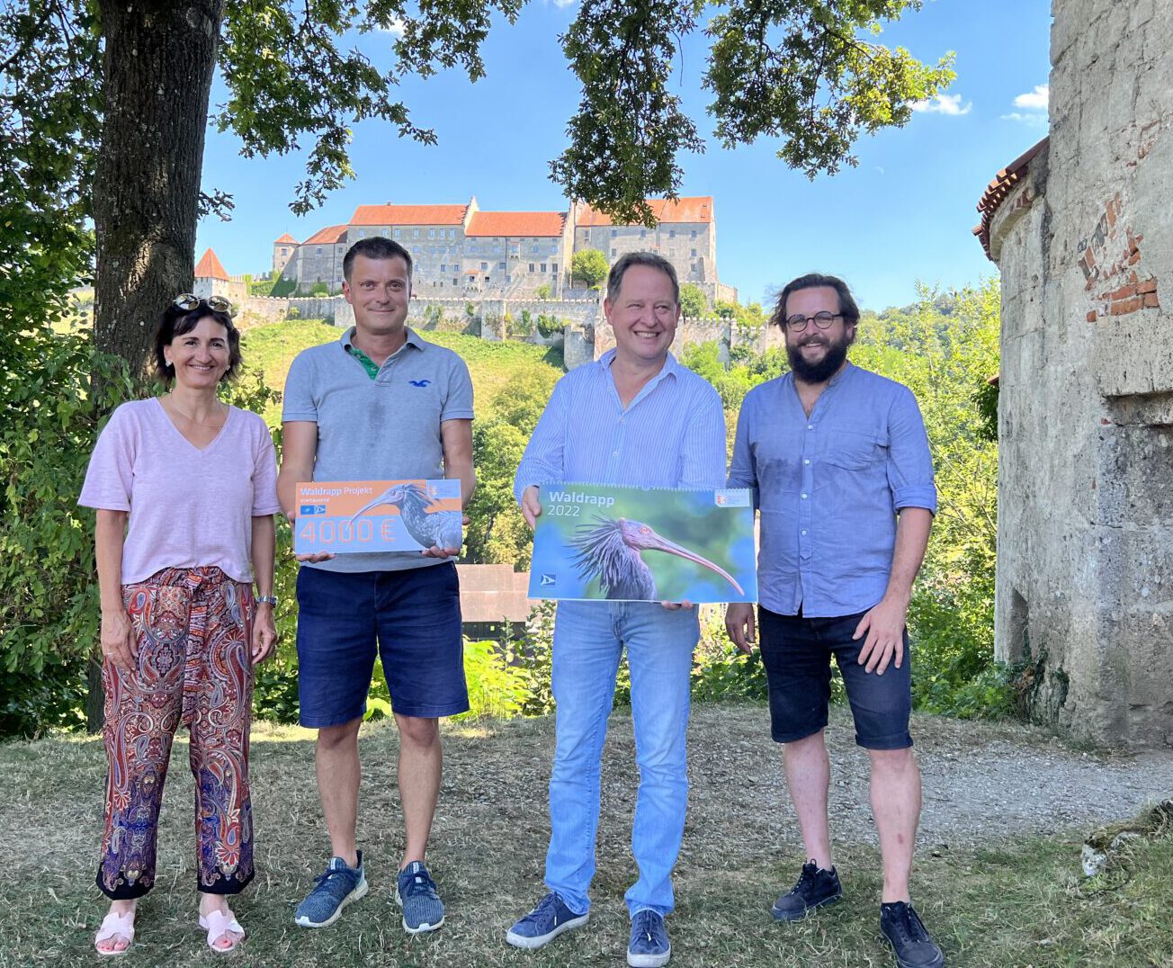 Scheckübergabe Waldrapp-Team