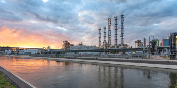 Wacker Werksansicht bei Dämmerung © Wacker GmbH