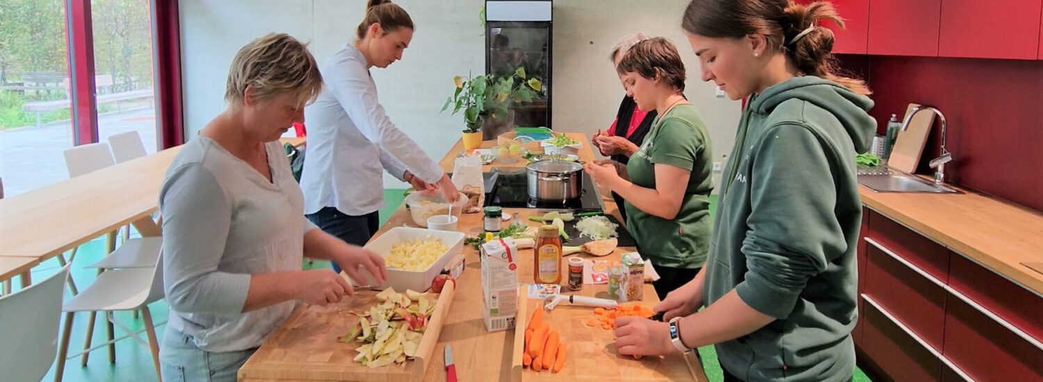 Gemeinsames Kochen im Haus der Familie © Stadt Burghausen / Hannah Eberle