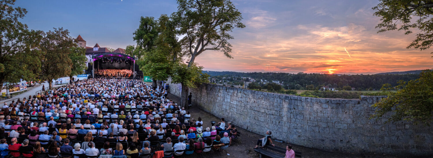 Panorama beim Burghauser Kultursommer auf der Burg © Hans Mitterer
