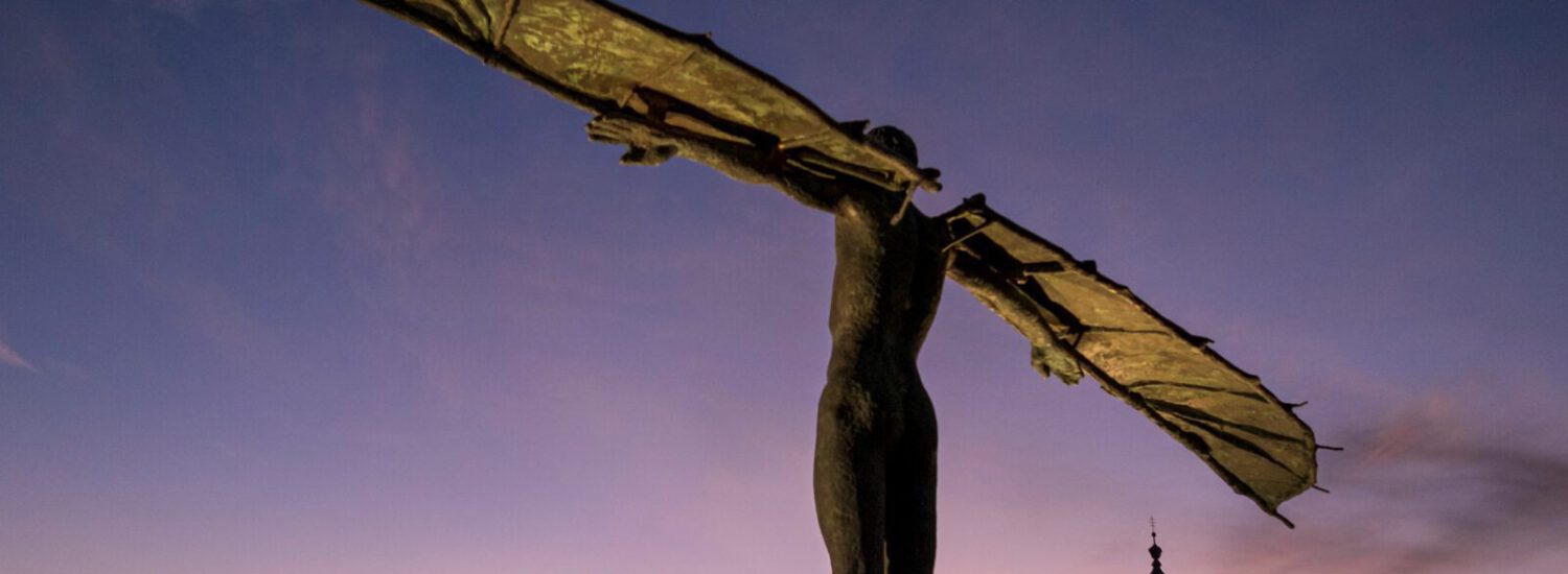 Ikarus-Statue auf der Salzachbrücke © Stadt Burghausen Ikarus-Statue auf der Salzachbrücke © Stadt Burghausen