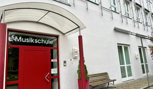 Eingang zur Musikschule © Alexandra Königseder