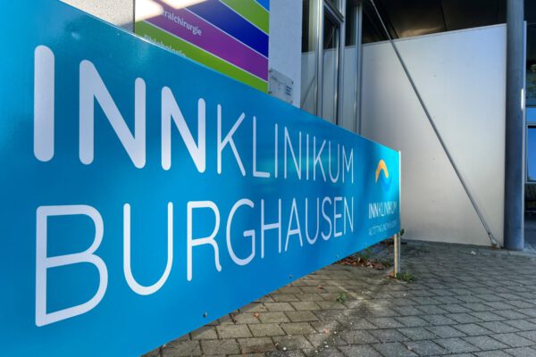 Schild Inn Klinikum Burghausen © Alexandra Königseder Schild Inn Klinikum Burghausen © Alexandra Königseder