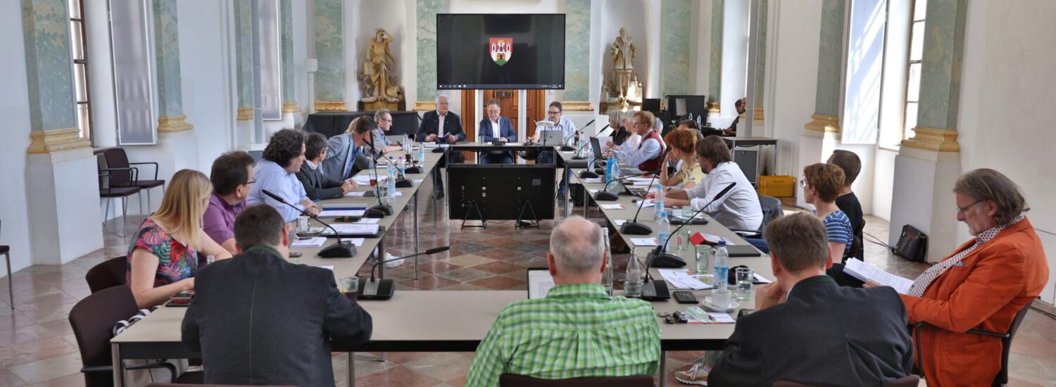 Stadtratssitzung im Steinernen Saal in Raitenhaslach © Gerhard Nixdorf