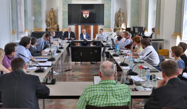 Stadtratssitzung im Steinernen Saal in Raitenhaslach © Gerhard Nixdorf Stadtratssitzung im Steinernen Saal in Raitenhaslach © Gerhard Nixdorf