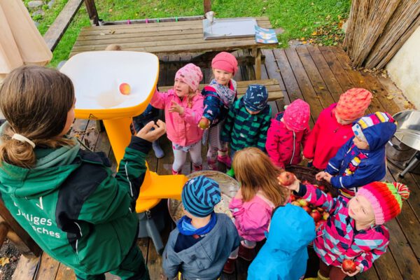 PM 164 Apfelsaftpressen Kita Raitenhaslach 2022