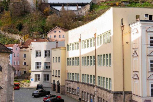 Die Hans-Stethaimer-Grundschule am Kirchplatz/Stadtplatz wird ab 2024 umfassend renoviert
