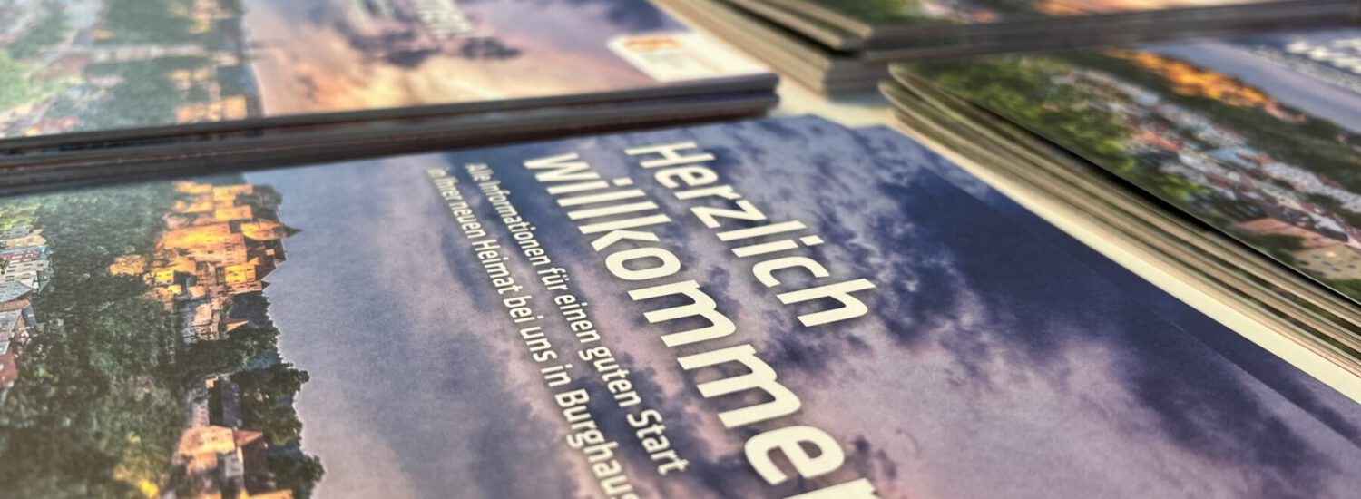 Die Neubürgerbroschüre mit allen wichtigen Infos rund um Burghausen © Stadt Burghausen / köx