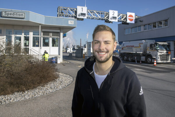 Sebastian Weiß, Portrait, Trainer, Fußball, F.C. Bayern München, Spedition, Pforte West, Werk Burghausen