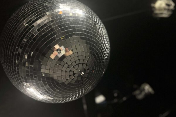 Discokugel im Freizeitheim Fotocredit: Stadt Burghausen/köxheim FZH Disco-Kugel Discokugel im Freizeitheim
Fotocredit: Stadt Burghausen/köx