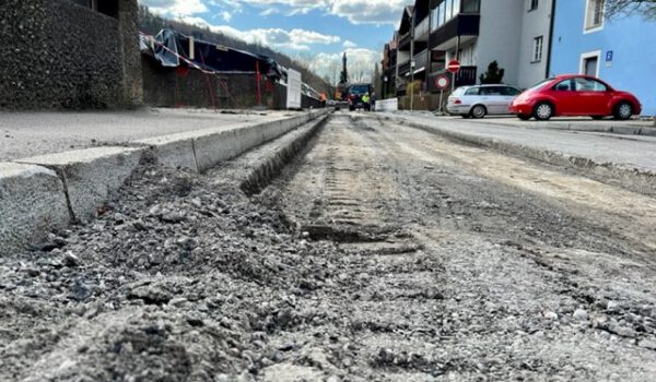 Salzlände aufgerissen