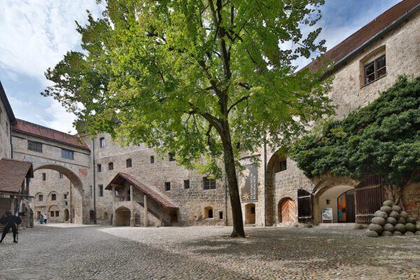 Das Stadtmuseum der Stadt Burghausen befindet sich im ältesten Gebäudeteil der längsten Burg der Welt