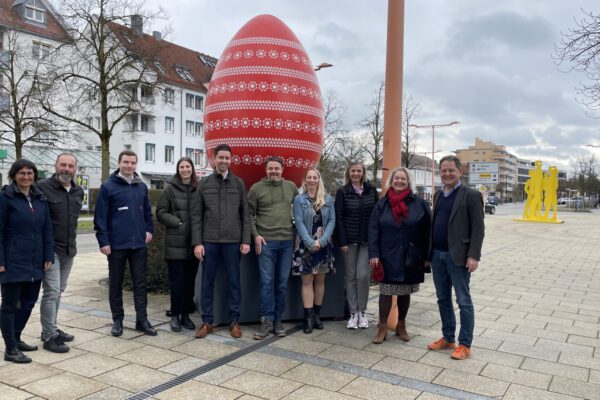 Startschuss der Suche mit vielen Paten und Ersten Bürgermeister Florian Schneider am Patenei der Sparkasse Startschuss der Suche mit vielen Paten und Ersten Bürgermeister Florian Schneider am Patenei der Sparkasse