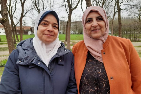 Dr. Eman Ayyad und Haifa Ragab freuen sich auf viele Gäste zum Ramadan-Fastenbrechen im Burghauser Stadtsaal. Fotocredit: Stadt Burghausen/cha Dr. Eman Ayyad und Haifa Ragab freuen sich auf viele Gäste zum Ramadan-Fastenbrechen im Burghauser Stadtsaal. Fotocredit: Stadt Burghausen/cha