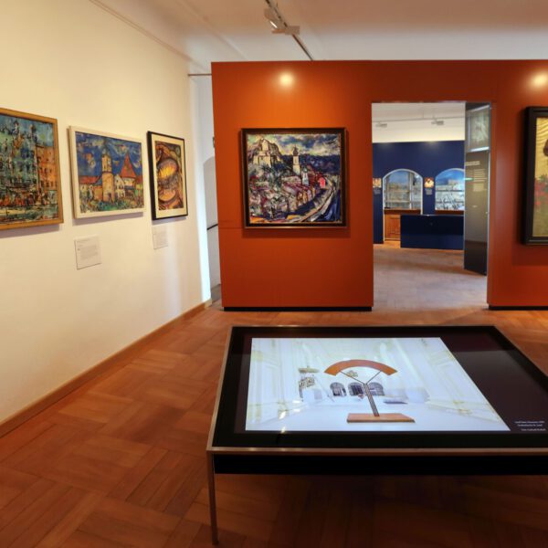 Am Sonntag, 21. Mai führt Kunsthistorikerin Melanie Goldbrunner durch die Kunstabteilung des Stadtmuseums bei freiem Eintritt. © Stadtmuseum Burghausen/Gerhard Nixdorf