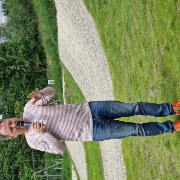 Bürgermeister Florian Schneider bei der Eröffnung des Bikeparks