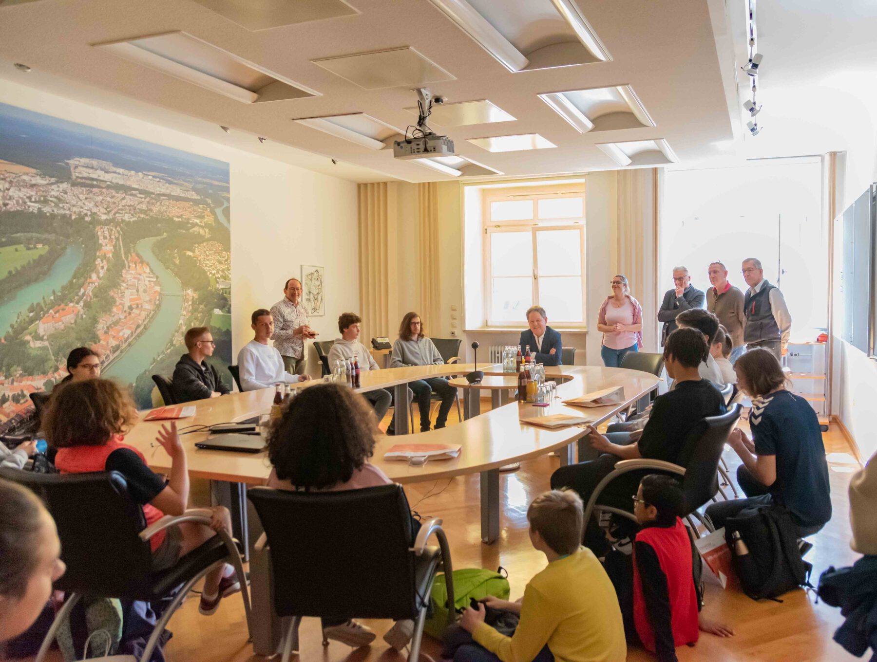 Die Schülerinnen und Schüler aus der französischen Partnerstadt Fumel zu Besuch im Rathaus Fotocredit: Stadt Burghausen/ebh