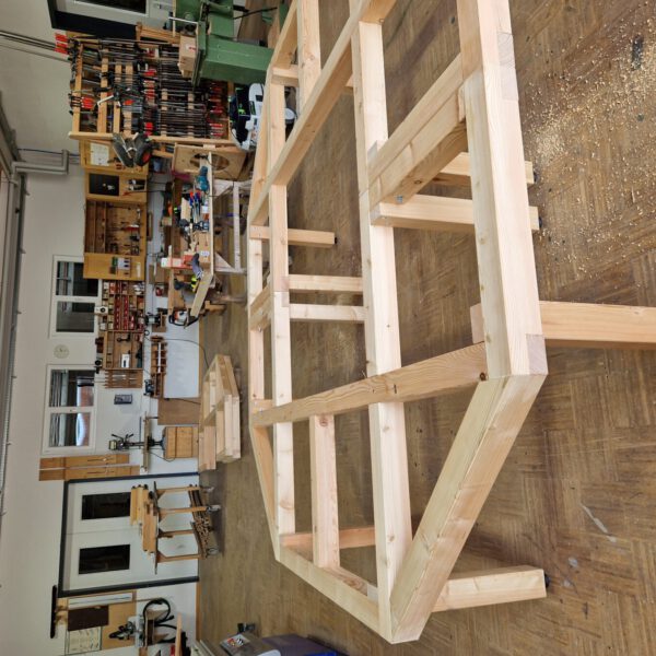 Die städtischen Schreiner bauen die Holzplattformen selbst © Stadt Burghausen/ebh