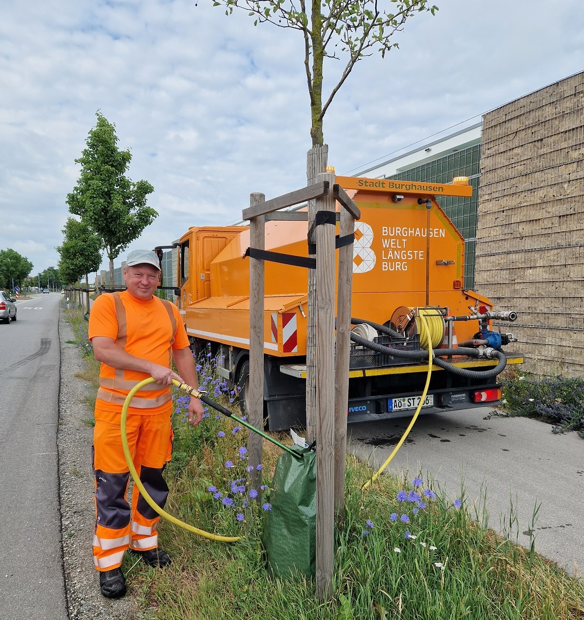 Seit 20 Jahren kümmert sich Konstantin Alles schon um die Bewässerung der städtischen Pflanzen © Stadt Burghausen/ebh