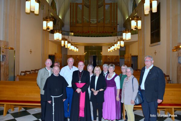 Partnerstadt Slowenien Orgal Zu Gast in Slowenien: (vl) Präsens Br. Milan Kos, Pfarrer Erwin Jaindl, Erzbischof Aloizij Cvikl, Bgm ‘in von Ptuj Nuška Gajšek, Elisabeth Hübner, 2. Vorsitzende des SPV Barbara Hertlein, 2. Bgm Norbert Stranzinger