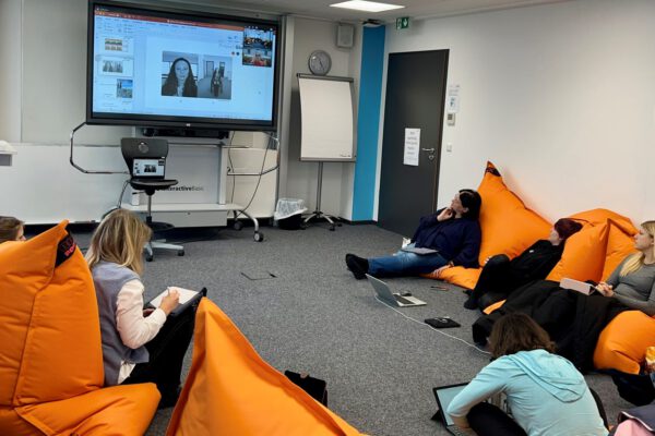 Im Programm Project Global Citizen bilden sich die Teilnehmerinnen und Teilnehmer hinsichtlich kultureller Intelligenz weiter. Bild: Silvia Seibold