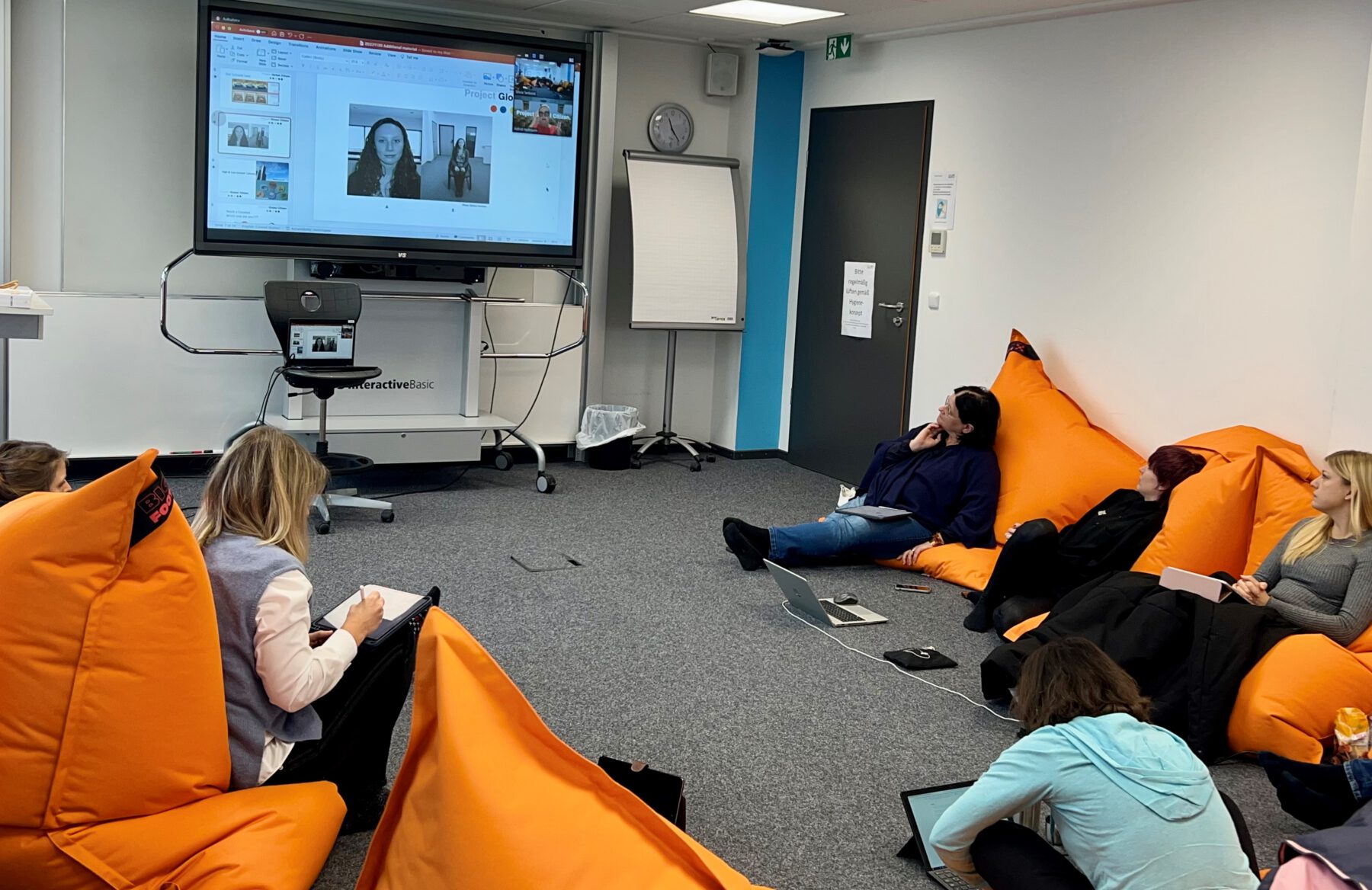 Im Programm Project Global Citizen bilden sich die Teilnehmerinnen und Teilnehmer hinsichtlich kultureller Intelligenz weiter. Bild: Silvia Seibold