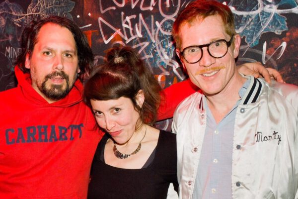 Die Band: Julia Fehenberger, eine Jazz-, und Soulsängerin, die bisher mit Bands wie z.B. dem Hi-Fly-Orchestra, dem Uptown Jazz Orchestra und der Afrosoulband The Boogoos zu hören war. Manuel da Coll: Gründungsmitglied der Bands LaBrassBanda/Pollyester/Meerkat. Als Cpt. Yossarian präsentiert er aktuell sein Album „Bob in Dub“ mit seinem mobilen Soundsystem „Dubtrain.one“. Oliver da Coll: Anfang der 2000er von Rosenheim nach Berlin. Mit Externe Speichereinheit viele lange Krawall Techno Nächte, Höhepunkt sicher Café Moskau und Fusion Festival