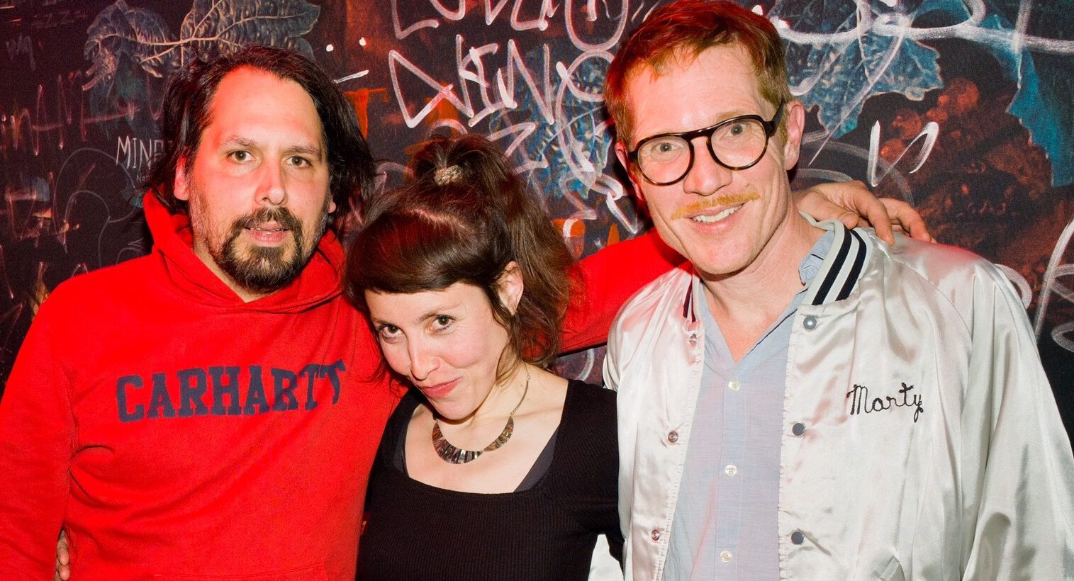 Die Band: Julia Fehenberger, eine Jazz-, und Soulsängerin, die bisher mit Bands wie z.B. dem Hi-Fly-Orchestra, dem Uptown Jazz Orchestra und der Afrosoulband The Boogoos zu hören war. Manuel da Coll: Gründungsmitglied der Bands LaBrassBanda/Pollyester/Meerkat. Als Cpt. Yossarian präsentiert er aktuell sein Album „Bob in Dub“ mit seinem mobilen Soundsystem „Dubtrain.one“. Oliver da Coll: Anfang der 2000er von Rosenheim nach Berlin. Mit Externe Speichereinheit viele lange Krawall Techno Nächte, Höhepunkt sicher Café Moskau und Fusion Festival