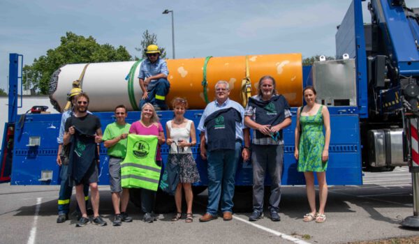 Die Riesenkippe Umzum mit dem THW nach Mühldorf. Foto Stadt Burghausen / ebh