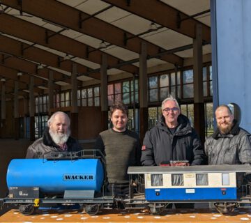 Erstes Modellbauwochenende in Kooperation mit der Jugendarbeit Burghausen: vlnr: Karl-Heinz Reiter, Erster Vorstand des Modellbauvereins, David Broz vom Förderverein für die Jugendarbeit, Hannes Schwankner von der Jugendarbeit und Wolfgang Reiter, Zweiter Vorstand des Modellbauvereins