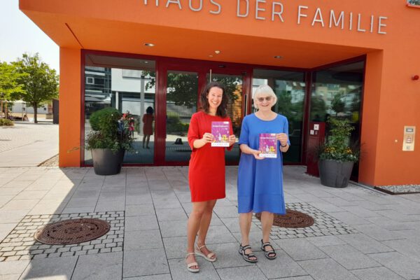 Die Organisatorinnen des großen Burghauser Kinderflohmarktes Christine Auberger, Haus der Familie und Familienreferentin Doris Graf freuen sich auf viele Verkäufer und Einkäufer.