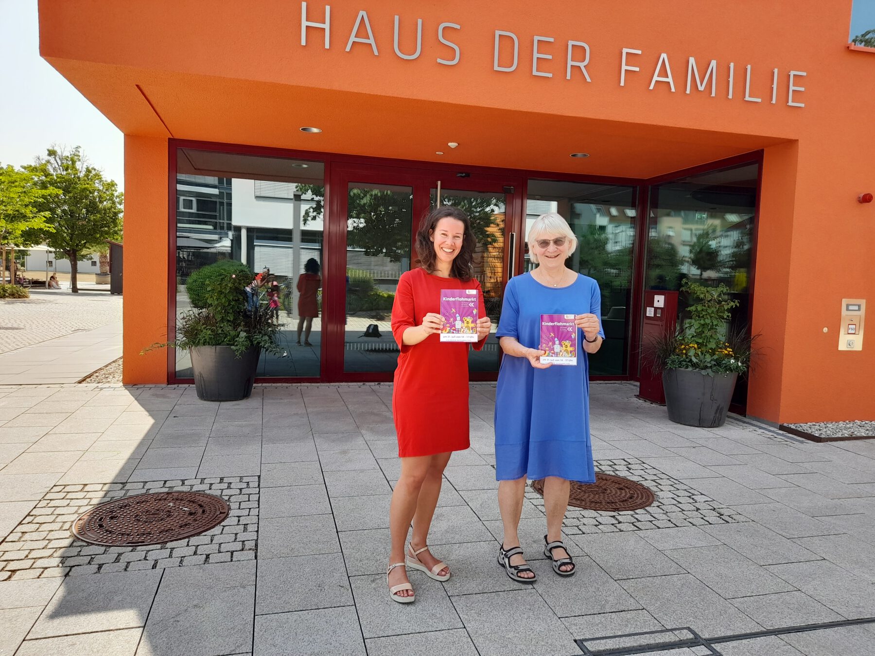 Die Organisatorinnen des großen Burghauser Kinderflohmarktes Christine Auberger, Haus der Familie und Familienreferentin Doris Graf freuen sich auf viele Verkäufer und Einkäufer.