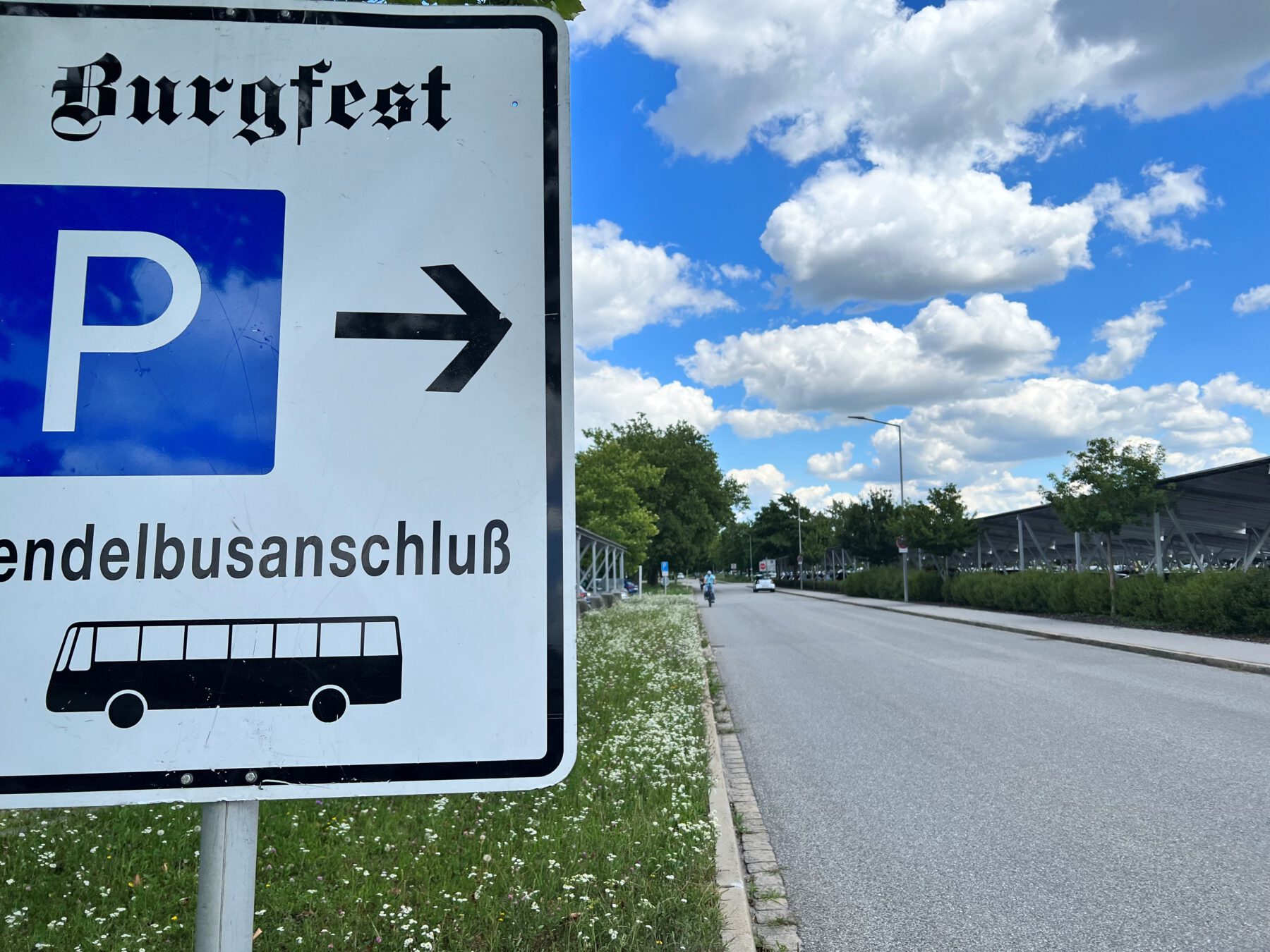 Pendelbus Beschilderung Burgfest Foto Königseder