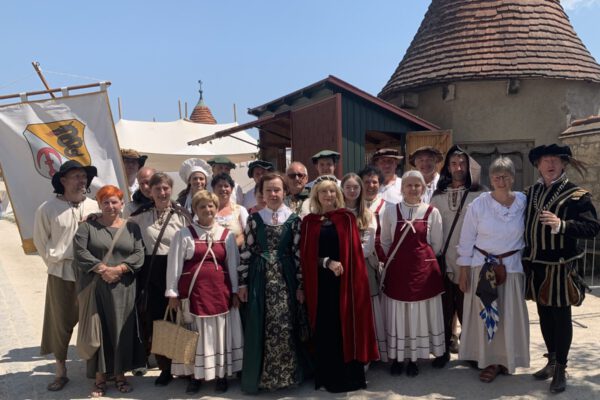 Burgfest 2023: Winzergruppe aus Ptuj: (1.vr) Bojan Misko, (2.vr) Elisabeth Hübner