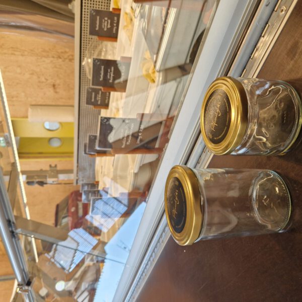 Teilweise werden auch Pfandgläser am Wochenmarkt angeboten © Stadt Burghausen/ebh Teilweise werden auch Pfandgläser am Wochenmarkt angeboten © Stadt Burghausen/ebh