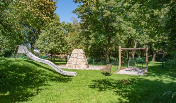 Spielplatz am Emetsberger Hof © Stadt Burghausen/ebh Spielplatz am Emetsberger Hof © Stadt Burghausen/ebh