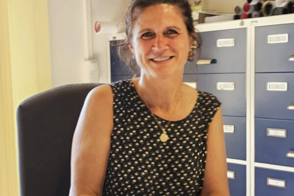 Anna Wimmer, Mitarbeiterin im Sozialamt, hat immer ein offenes Ohr © Stadt Burghausen/ebh