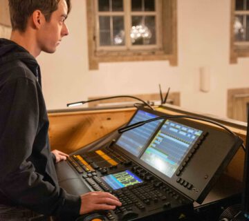 Sam Kirchner hat bei der Stadt Burghausen Veranstaltungstechniker gelernt Foto Eberle