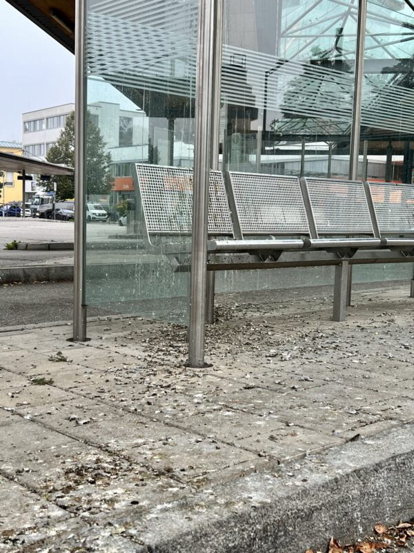 Taubenkot Bahnhof Burghausen 