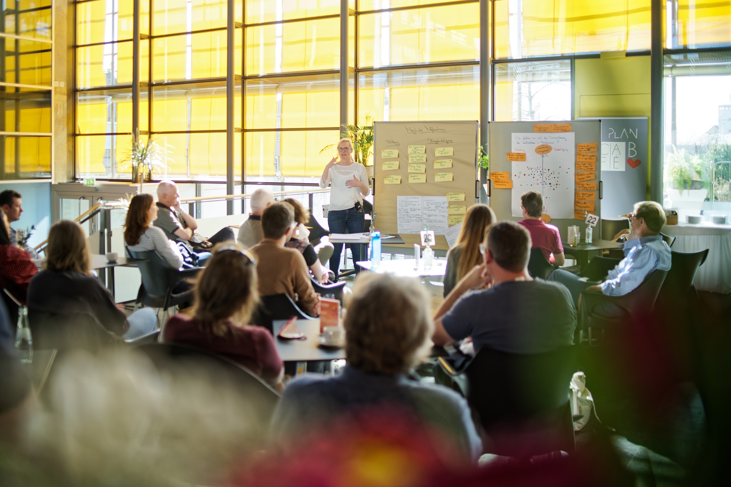 Wie schon letztes Jahr im Frühjahr diskutiert der Bürgerrat Nachhaltigkeit am 30. September 2023 wieder über Nachhaltigkeit, Klimaschutz und Konsum © Ron Ronson