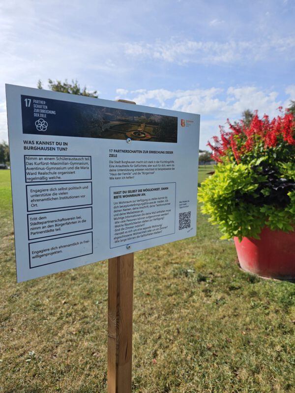 Für den Stadtpark haben die ehemaligen FÖJlerinnen des Umweltsamts einen Nachhaltigkeitspfad konzipiert. © Stadt Burghausen/ebh