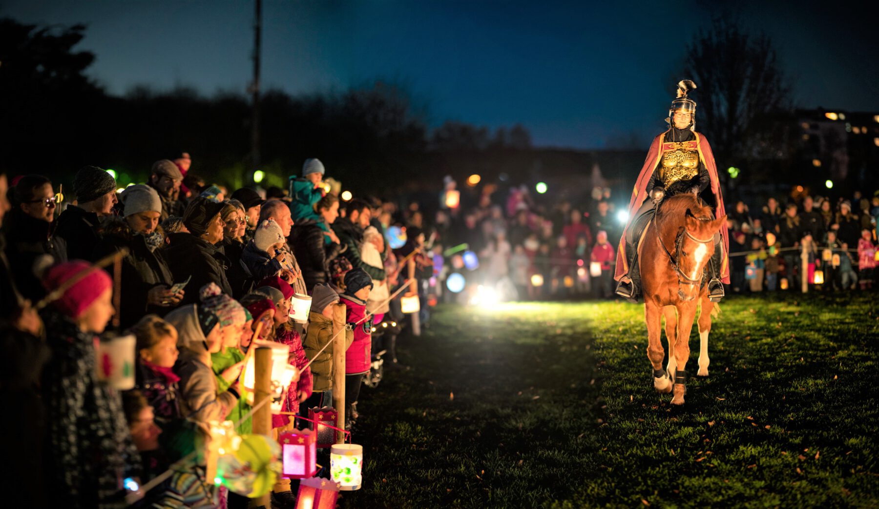 Burghauser Martinsumzug Haus der Familie © Robert Banfic