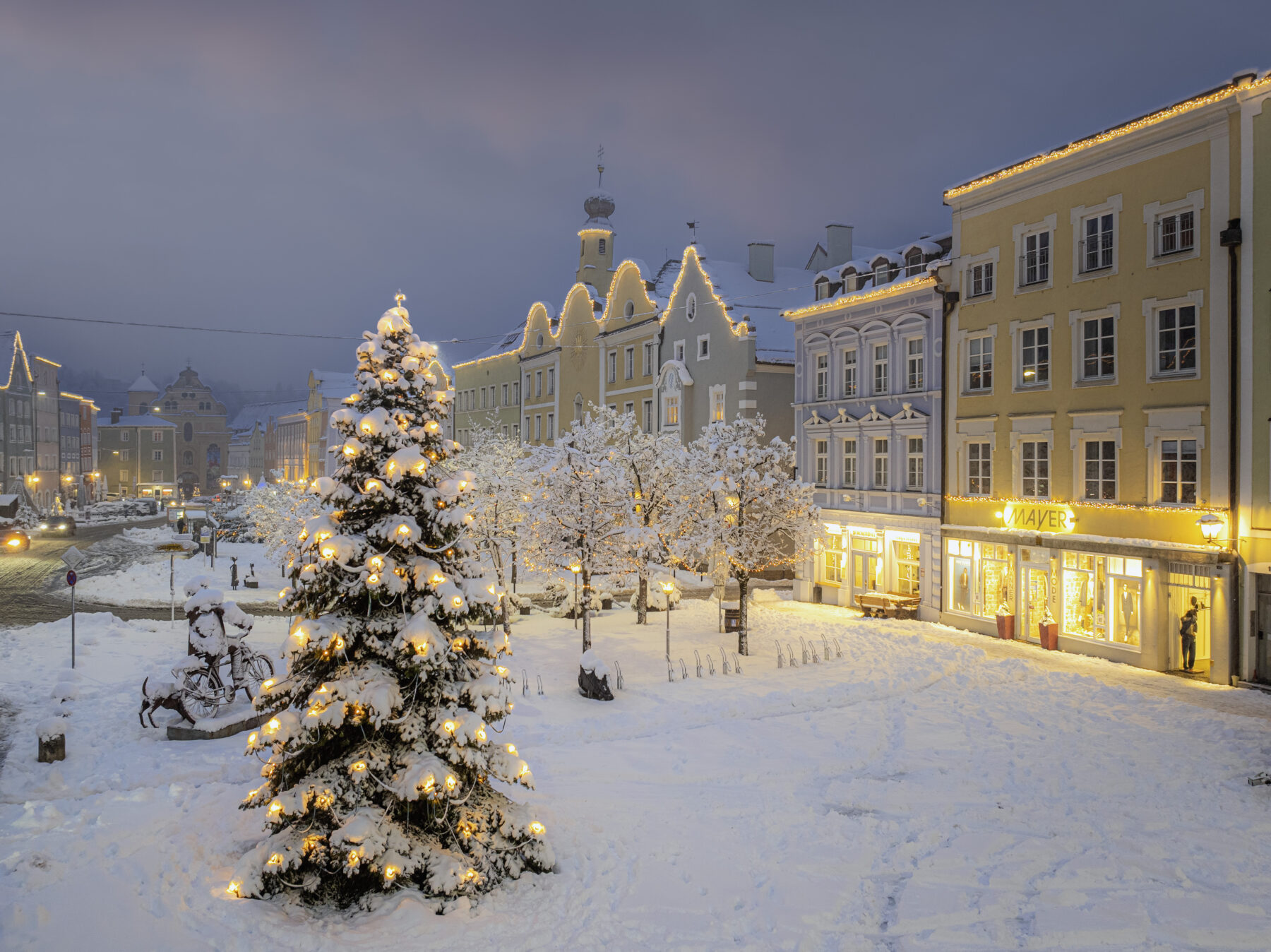 Die Stadtverwaltung wünscht Ihnen allen ein frohes Fest und einen guten Start in das neue Jahr  © Hans Mitterer